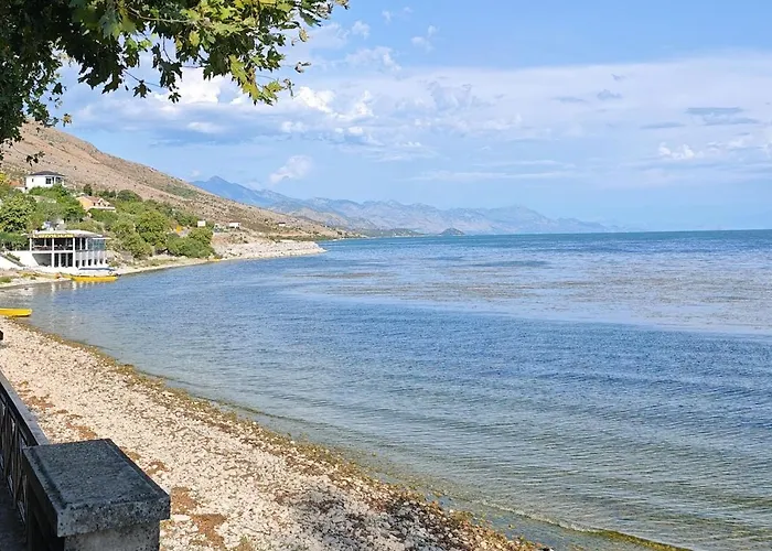 וילה Balani Široka